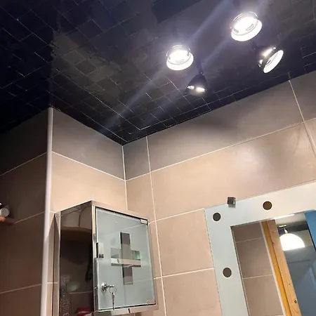 מלון קפסולה Justcozy Independante #2 ליל